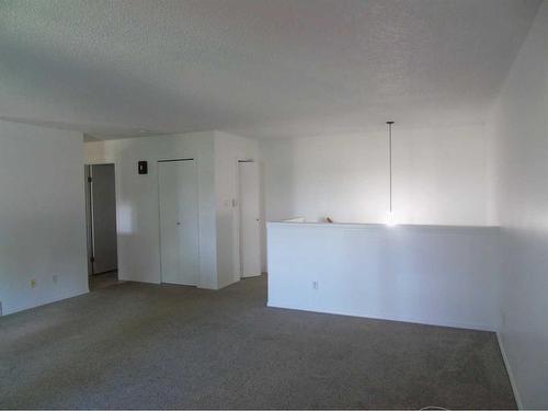 124 6Th Avenue Nw, Slave Lake, AB - Indoor Photo Showing Other Room