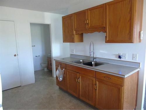 124 6Th Avenue Nw, Slave Lake, AB - Indoor Photo Showing Kitchen With Double Sink