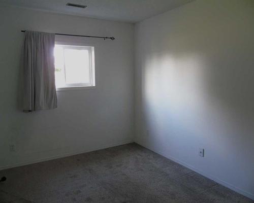 124 6Th Avenue Nw, Slave Lake, AB - Indoor Photo Showing Other Room