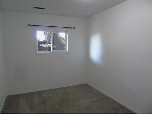 124 6Th Avenue Nw, Slave Lake, AB - Indoor Photo Showing Other Room