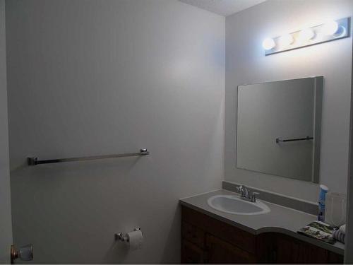 124 6Th Avenue Nw, Slave Lake, AB - Indoor Photo Showing Bathroom