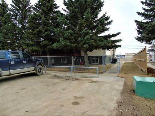 124 6Th Avenue Nw, Slave Lake, AB - Outdoor