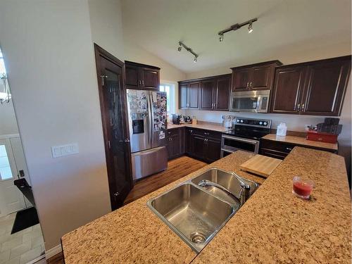 813 10 Street, Fox Creek, AB - Indoor Photo Showing Kitchen With Stainless Steel Kitchen With Double Sink