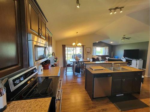 813 10 Street, Fox Creek, AB - Indoor Photo Showing Kitchen