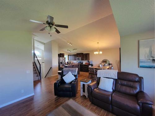 813 10 Street, Fox Creek, AB - Indoor Photo Showing Living Room