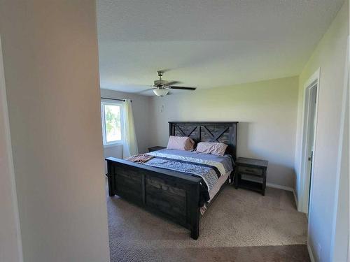 813 10 Street, Fox Creek, AB - Indoor Photo Showing Bedroom