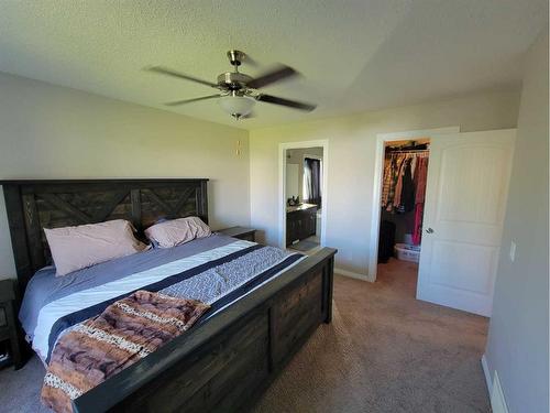 813 10 Street, Fox Creek, AB - Indoor Photo Showing Bedroom