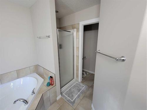 813 10 Street, Fox Creek, AB - Indoor Photo Showing Bathroom