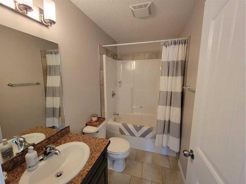 813 10 Street, Fox Creek, AB - Indoor Photo Showing Bathroom