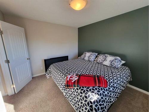 813 10 Street, Fox Creek, AB - Indoor Photo Showing Bedroom