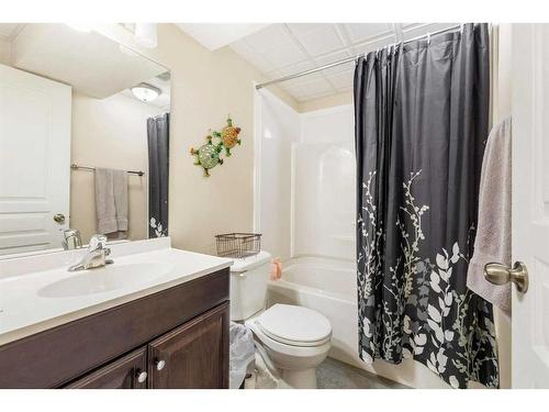 5809 12A Avenue, Edson, AB - Indoor Photo Showing Bathroom