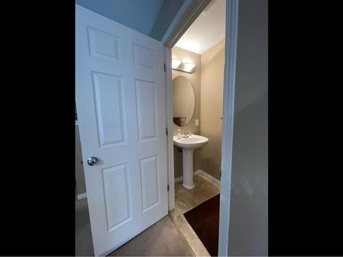 1637 Towne Centre Boulevard, Edmonton, AB - Indoor Photo Showing Bathroom
