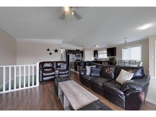 824 11 Street Se, Slave Lake, AB - Indoor Photo Showing Living Room