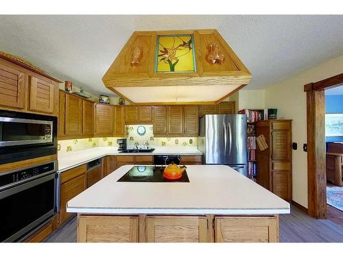53030 Range Road 172, Rural Yellowhead County, AB - Indoor Photo Showing Kitchen With Double Sink