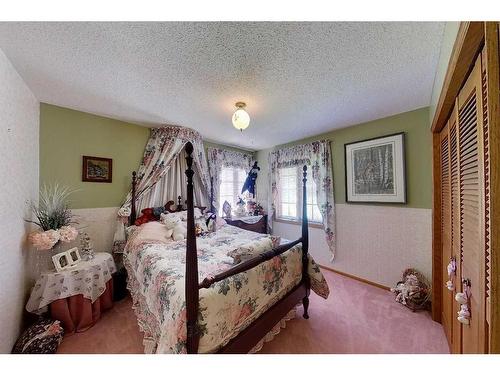 53030 Range Road 172, Rural Yellowhead County, AB - Indoor Photo Showing Bedroom