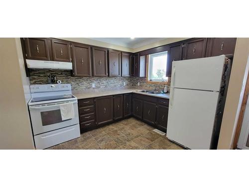 1108 50 Street, Edson, AB - Indoor Photo Showing Kitchen With Double Sink