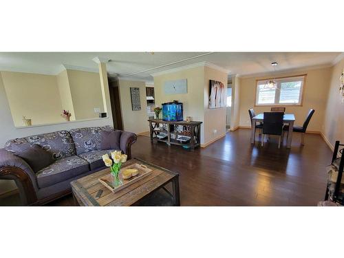 1108 50 Street, Edson, AB - Indoor Photo Showing Living Room