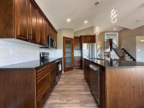 3 Rockhaven Way, Whitecourt, AB - Indoor Photo Showing Kitchen With Upgraded Kitchen