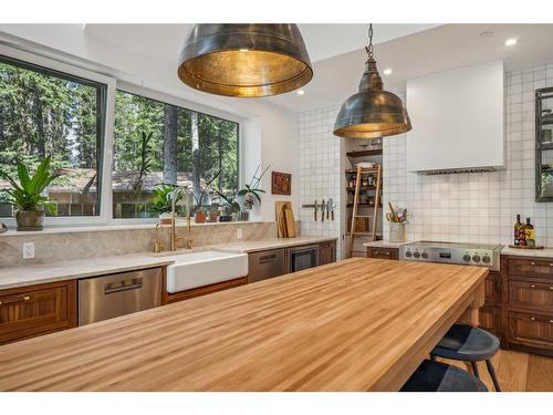 902 16Th Street, Canmore, AB - Indoor Photo Showing Kitchen With Upgraded Kitchen