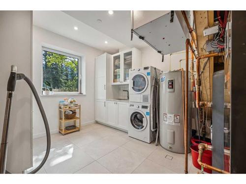 902 16Th Street, Canmore, AB - Indoor Photo Showing Laundry Room