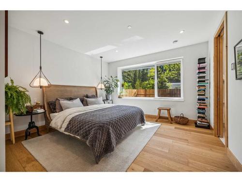 902 16Th Street, Canmore, AB - Indoor Photo Showing Bedroom