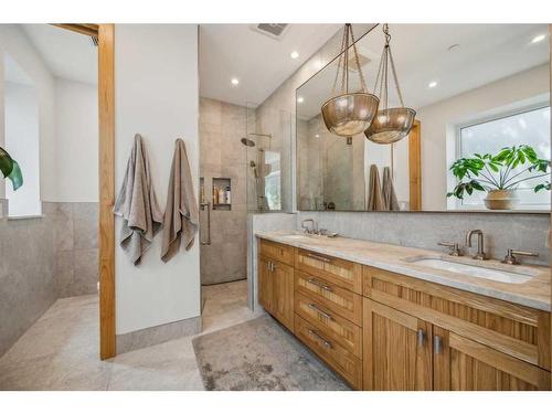 902 16Th Street, Canmore, AB - Indoor Photo Showing Bathroom