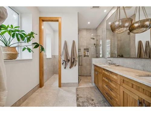 902 16Th Street, Canmore, AB - Indoor Photo Showing Bathroom