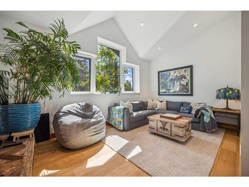 902 16Th Street, Canmore, AB - Indoor Photo Showing Living Room