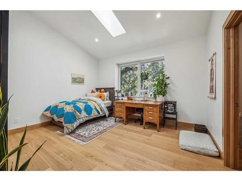 902 16Th Street, Canmore, AB - Indoor Photo Showing Bedroom