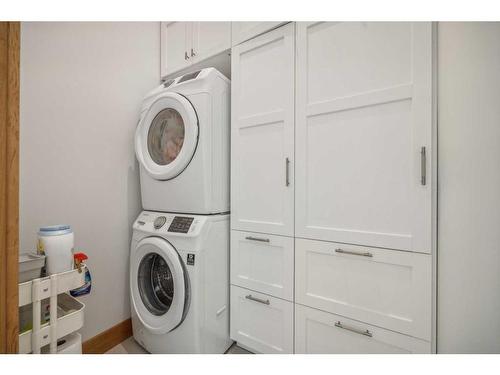 902 16Th Street, Canmore, AB - Indoor Photo Showing Laundry Room