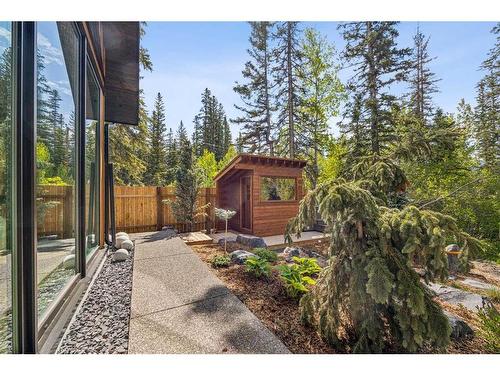 902 16Th Street, Canmore, AB - Outdoor