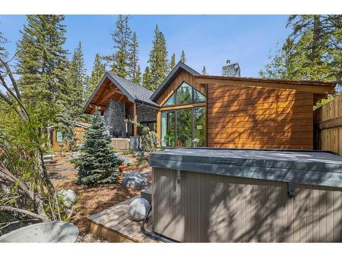 902 16Th Street, Canmore, AB - Outdoor