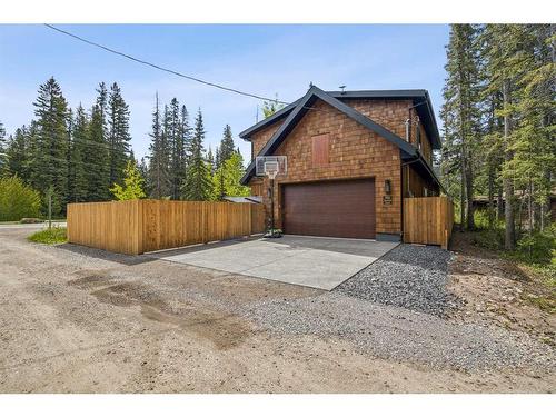 902 16Th Street, Canmore, AB - Outdoor