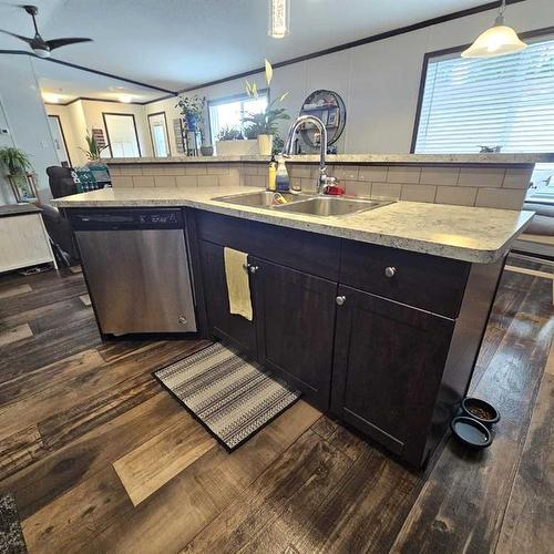 609 40A Street, Edson, AB - Indoor Photo Showing Kitchen With Double Sink