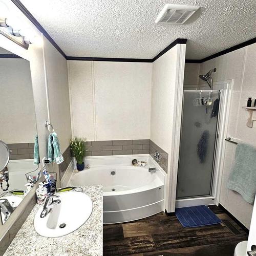 609 40A Street, Edson, AB - Indoor Photo Showing Bathroom