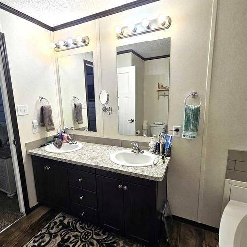 609 40A Street, Edson, AB - Indoor Photo Showing Bathroom