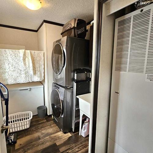609 40A Street, Edson, AB - Indoor Photo Showing Laundry Room