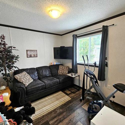609 40A Street, Edson, AB - Indoor Photo Showing Living Room