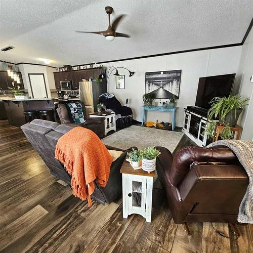 609 40A Street, Edson, AB - Indoor Photo Showing Living Room