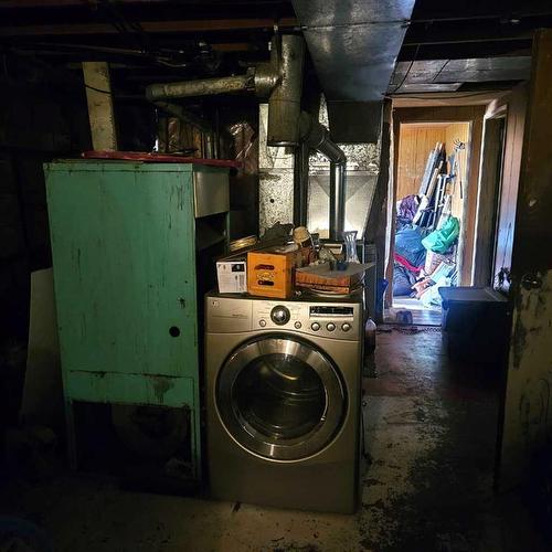 2103 11 Street, Marlboro, AB - Indoor Photo Showing Laundry Room