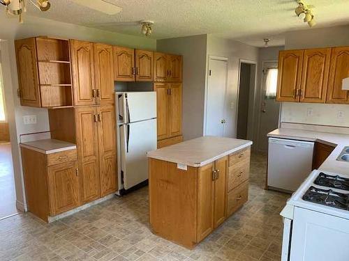 17 Feero Drive, Whitecourt, AB - Indoor Photo Showing Kitchen