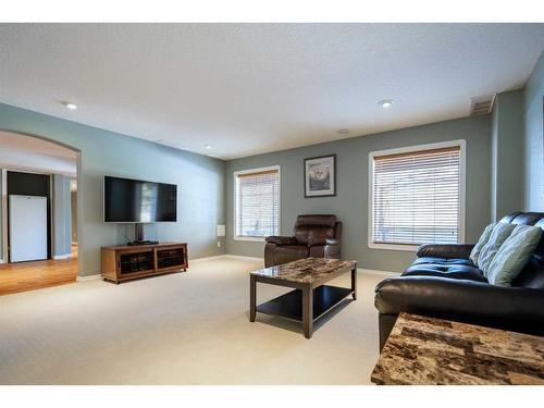 590083 Range Road 114, Rural Woodlands County, AB - Indoor Photo Showing Living Room