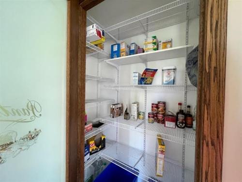 4824 9 Avenue, Edson, AB - Indoor With Storage