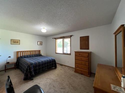 4824 9 Avenue, Edson, AB - Indoor Photo Showing Bedroom