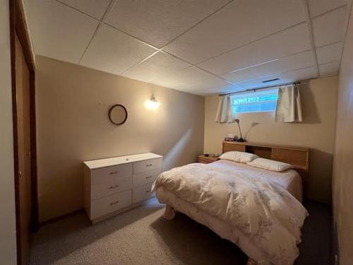 4824 9 Avenue, Edson, AB - Indoor Photo Showing Bedroom