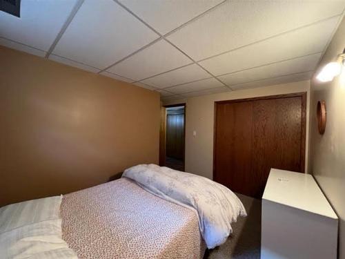 4824 9 Avenue, Edson, AB - Indoor Photo Showing Bedroom