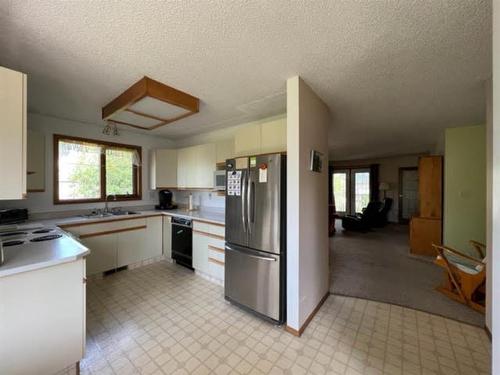 4824 9 Avenue, Edson, AB - Indoor Photo Showing Kitchen