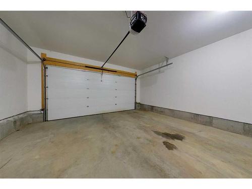 136-116 6 Avenue Ne, Slave Lake, AB - Indoor Photo Showing Garage