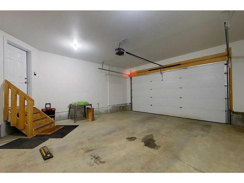 136-116 6 Avenue Ne, Slave Lake, AB - Indoor Photo Showing Garage