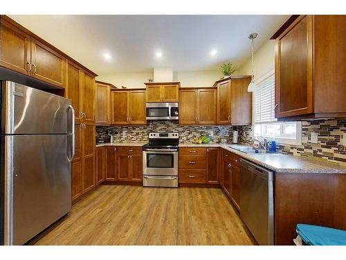 136-116 6 Avenue Ne, Slave Lake, AB - Indoor Photo Showing Kitchen With Double Sink